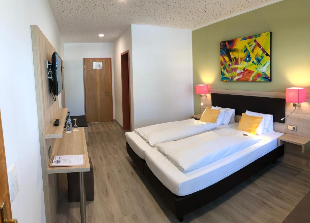 Hotel „Zur Linde“ Эинген Экстерьер фото