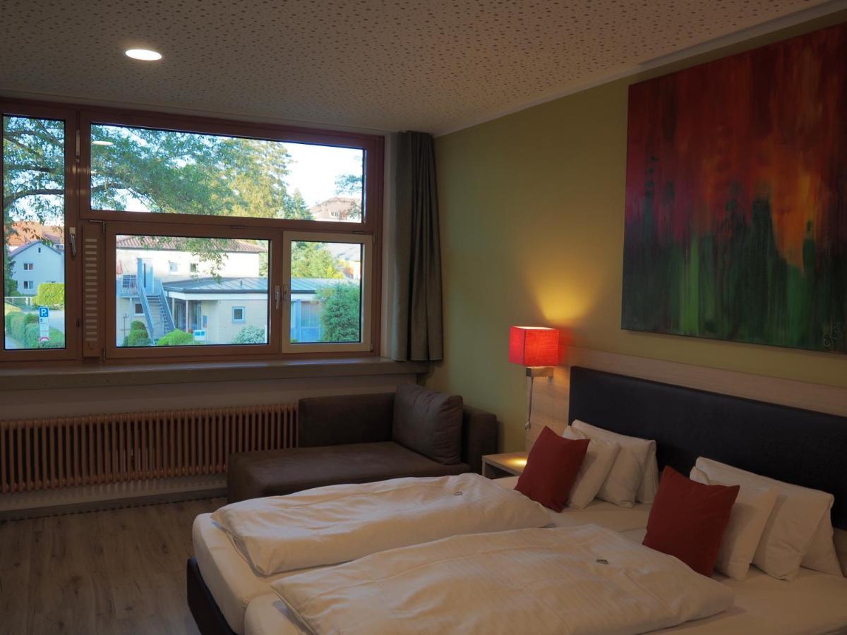 Hotel „Zur Linde“ Эинген Экстерьер фото